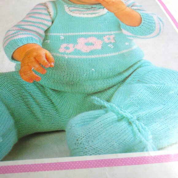 Vintage Pattern Baby Dungarees & Sweater UK Dbl Knitting 4 ply yarn - Picture 2 of 4